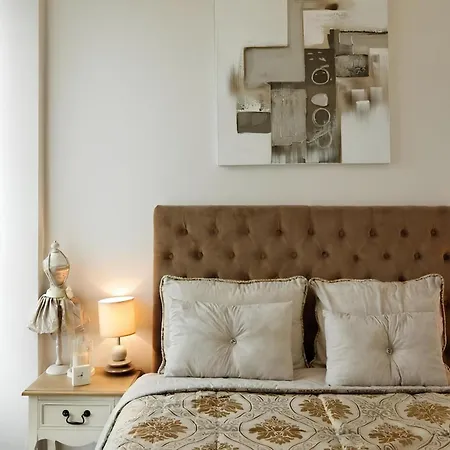 Carla's Residences - Le Bernascon Apartment